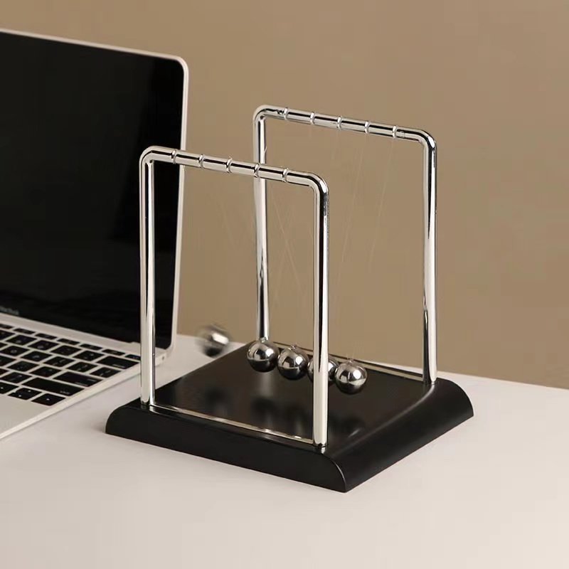 뉴턴 진자 균형 공: 세련된 책상 장식 및 사무실과 가 - Newton Cradle Large 리뷰 및 가격